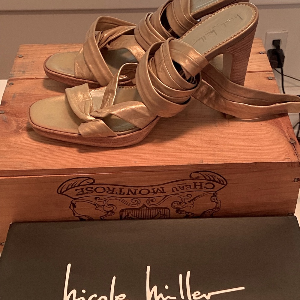 Nicole Miller pink/gold leather heel. Size 10